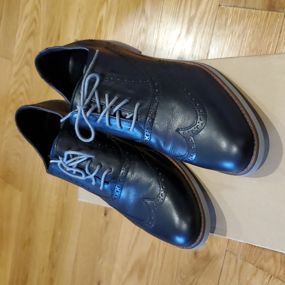 Cole Haan black and gray laced shoe